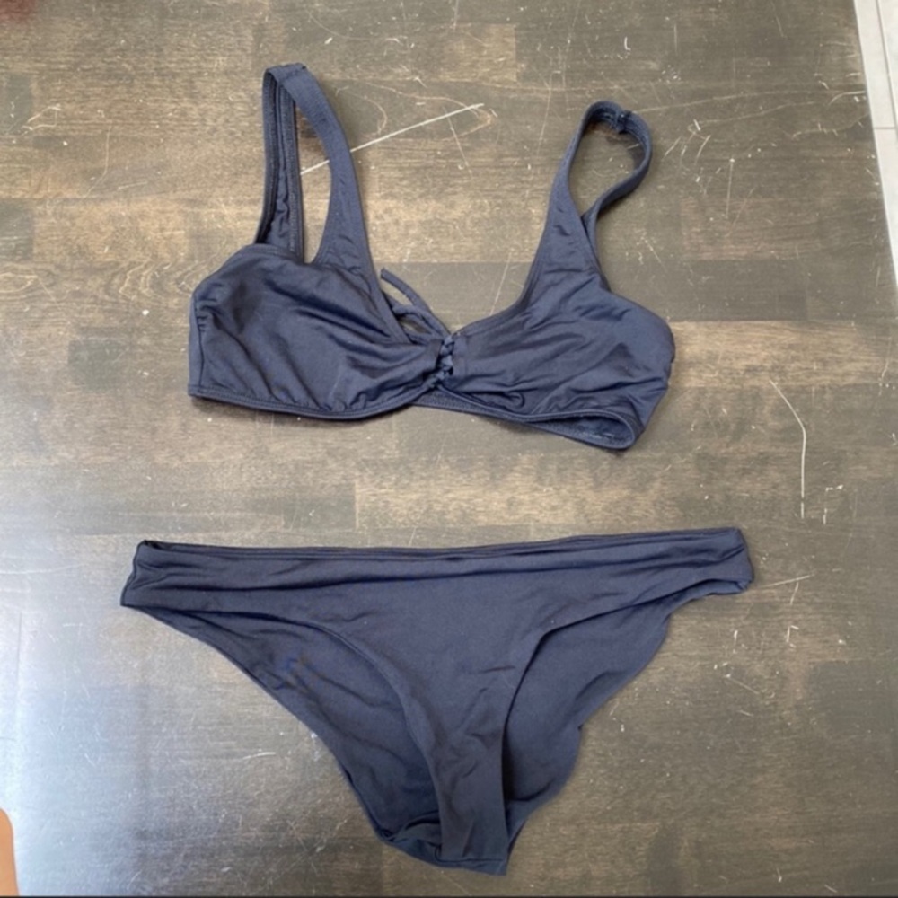 L Space Two Piece Bikini - Top & Bottoms Size M - Black